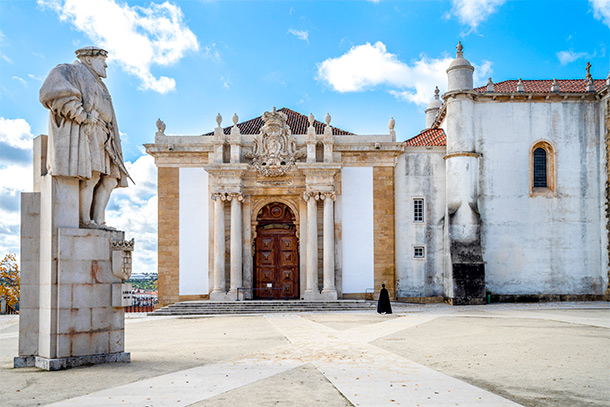 De bibliotheek bij de universiteit van Coimbra