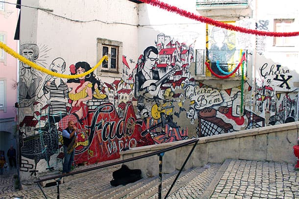 Fado Vadio mural in Mouraria, Lissabon