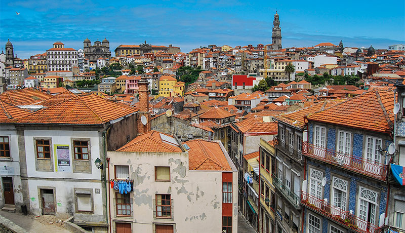 Uitzicht over Porto vanaf de kathedraal Sé